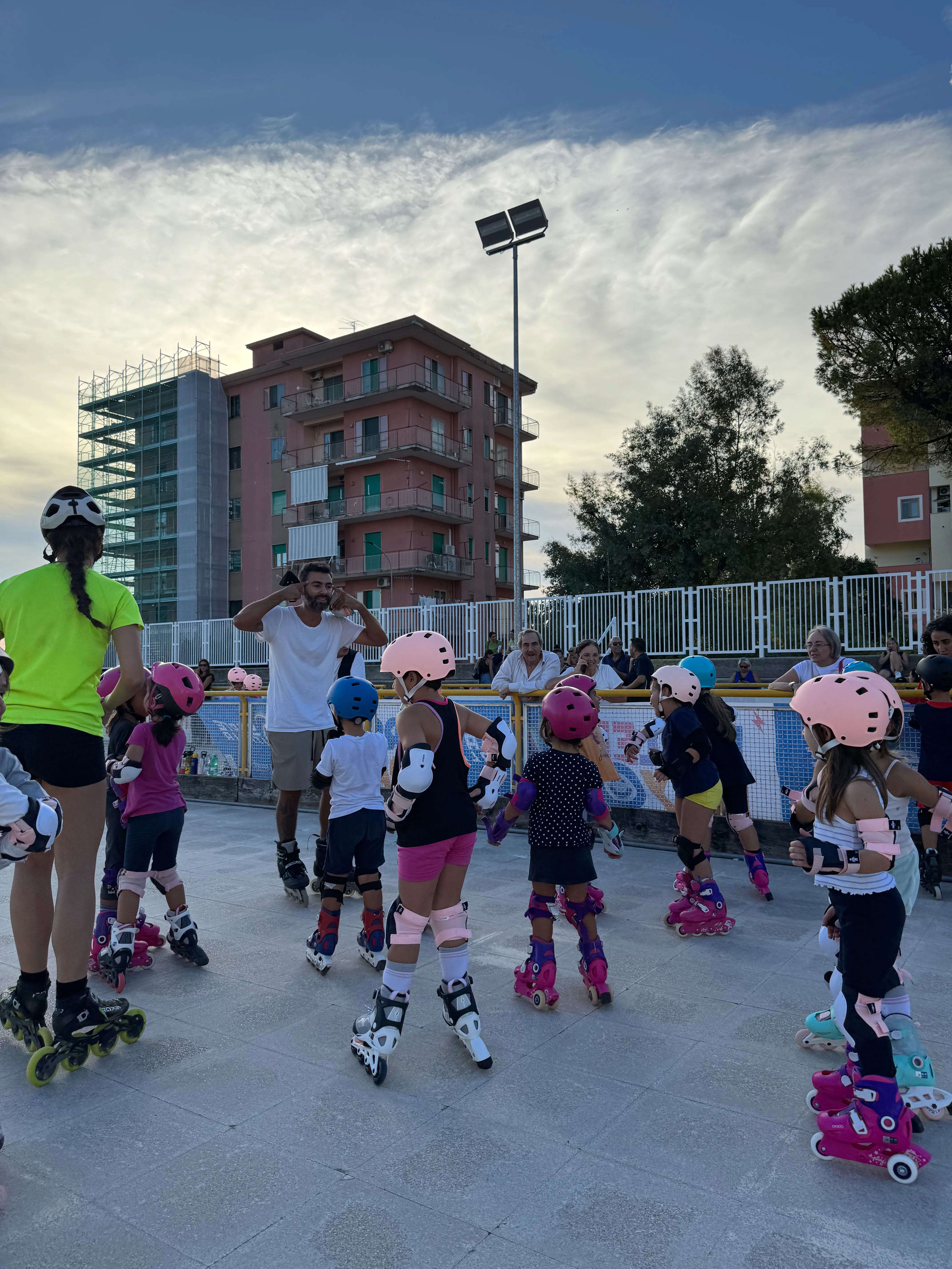 Allenamento collettivo bambini sui pattini - ASD Sport Lab Salerno