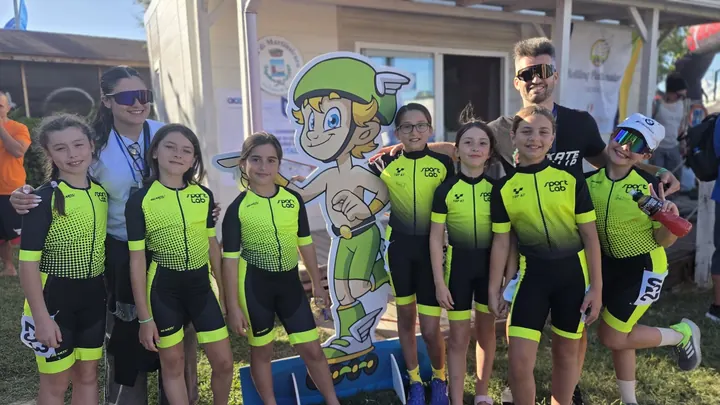 Le atlete Giovanissimi ed Esordienti di ASD Sport Lab con i tecnici Benedetta Dell'Anno e Guido Camardella ai Giochi Nazionali Bruno Tiezzi di Martinsicuro 2026