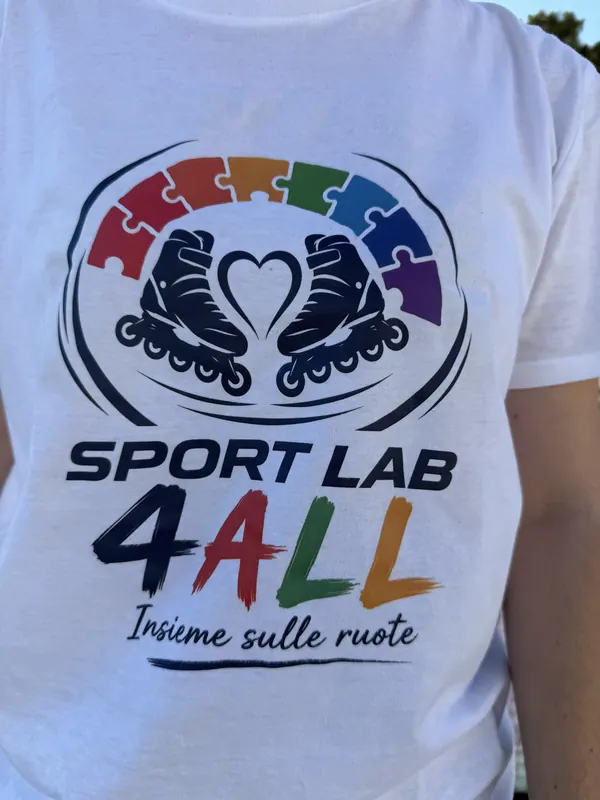 Maglietta del progetto Sport Lab 4ALL, Insieme sulle ruote