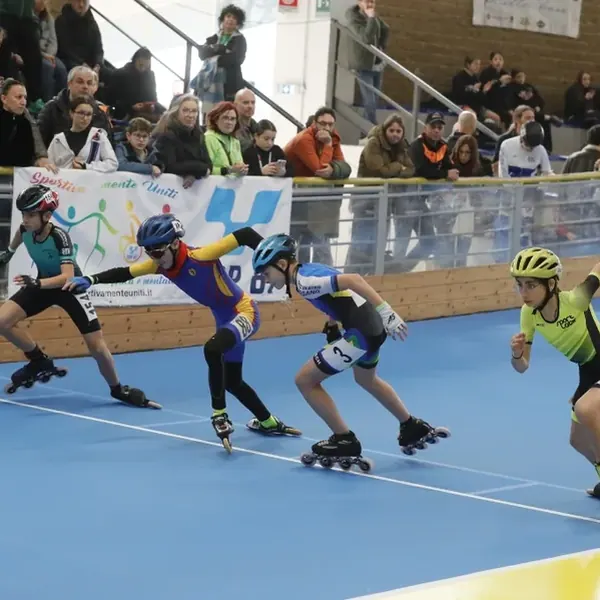 Atleta di ASD Sport Lab in gara di pattinaggio corsa indoor