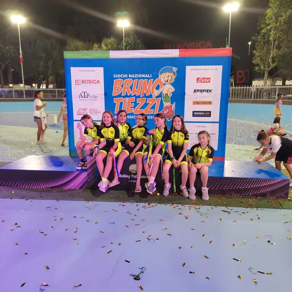 La squadra giovanile di ASD Sport Lab sul palco dei Giochi Nazionali Bruno Tiezzi